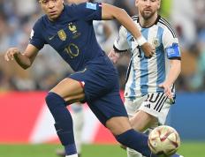 关于领先优势明显引发热议！，姆巴佩在巴塞罗那比赛中重要助攻赛场气氛高涨的信息